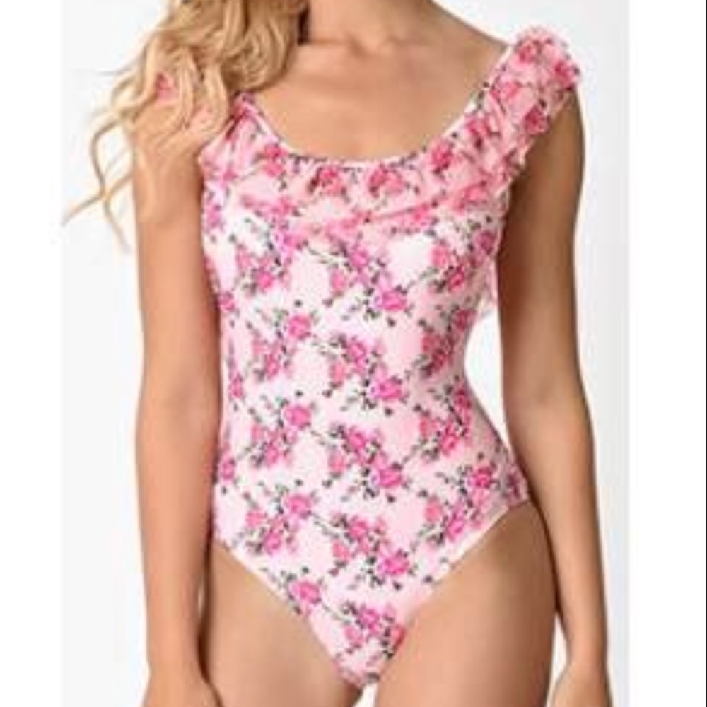 Brand new pink Betsy Johnson swimsuit!!! ❤️